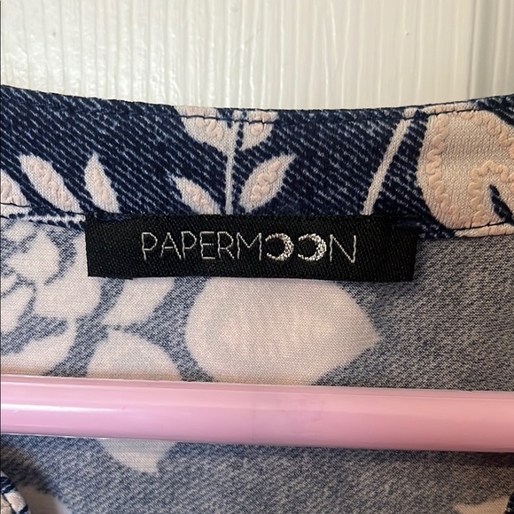 PAPERMOON Floral Navy and White Women's Top 2X - Picture 2 of 7